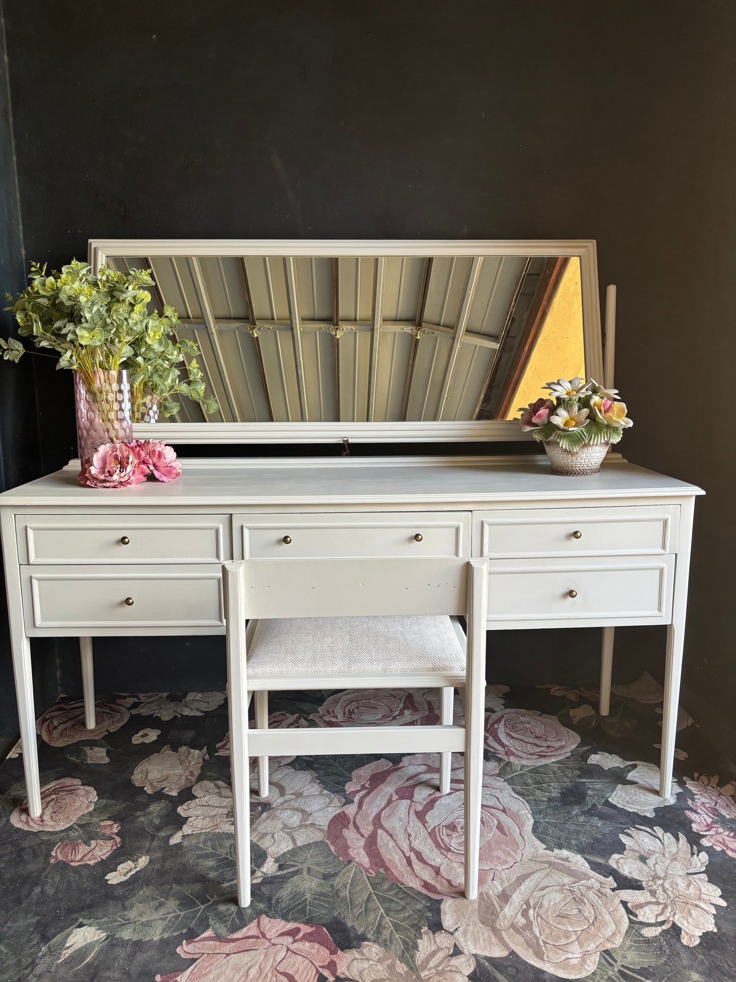 Soft White Dressing Table with Mirror and Chair