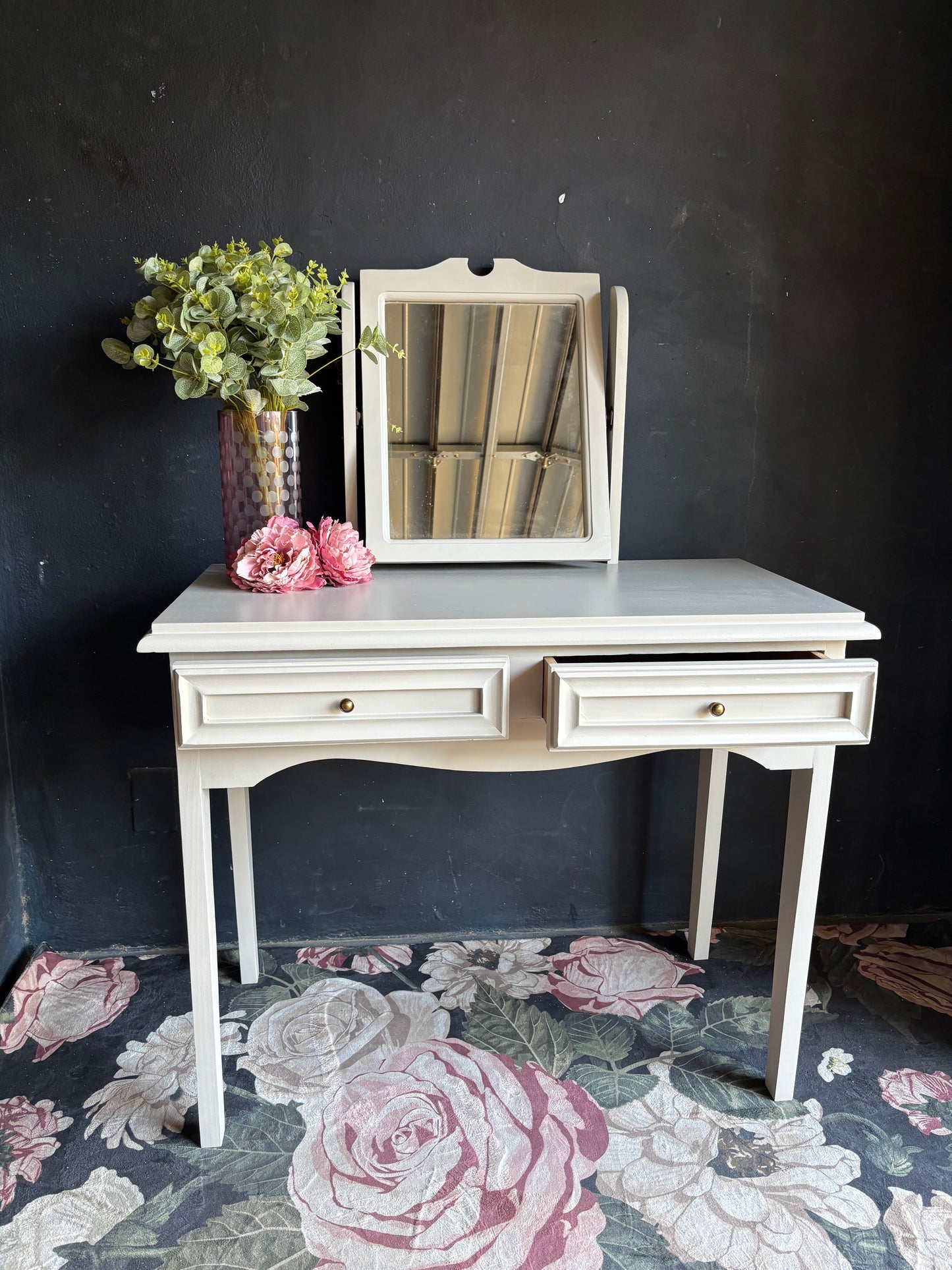 Soft White Classic Dressing Table with Tilting Mirror