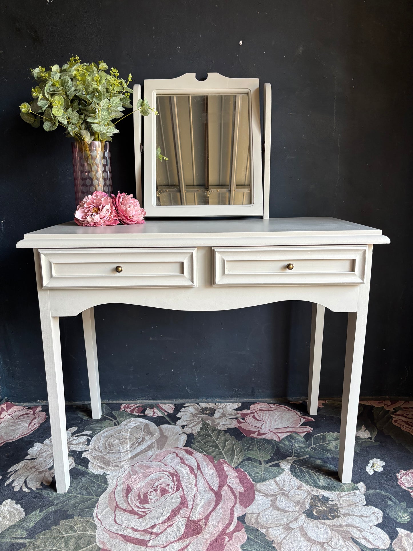 Soft White Classic Dressing Table with Tilting Mirror