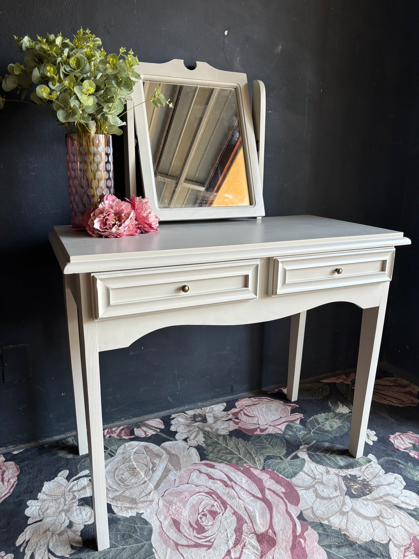 Soft White Classic Dressing Table with Tilting Mirror